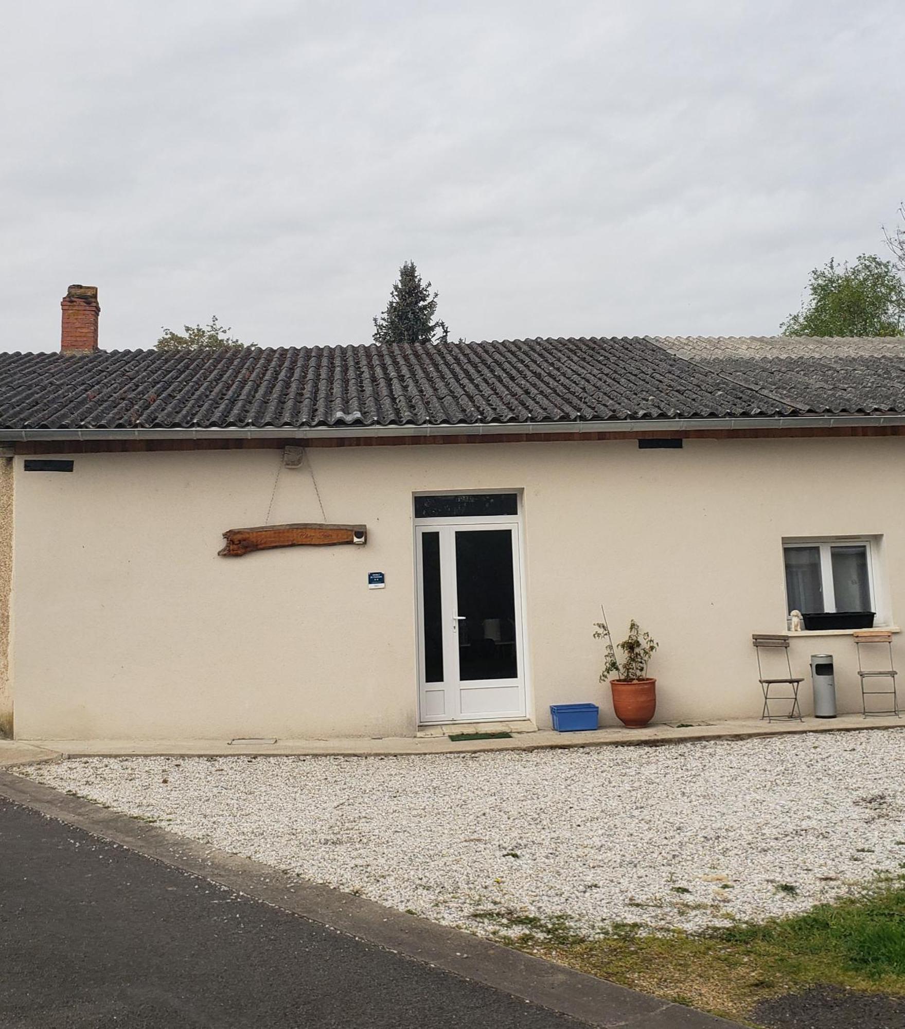 Chez Samb Villa Lussac-les-Chateaux Exterior photo